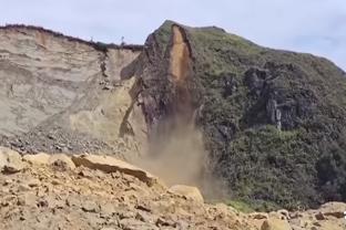 高效！德章泰-穆雷半场10中7砍18分 三分5中4